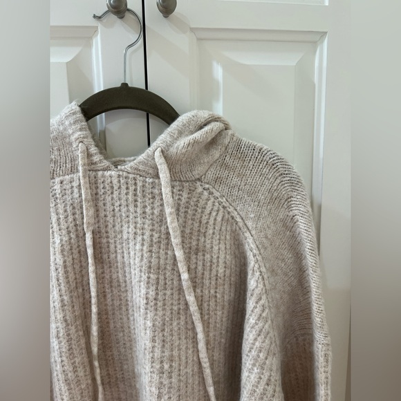 Brand New Olivaceous Distressed Light Tan/Grey Cropped Sweater Hoodie, Size L - Picture 2 of 8